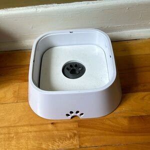 Slow drinking water bowl for dogs
